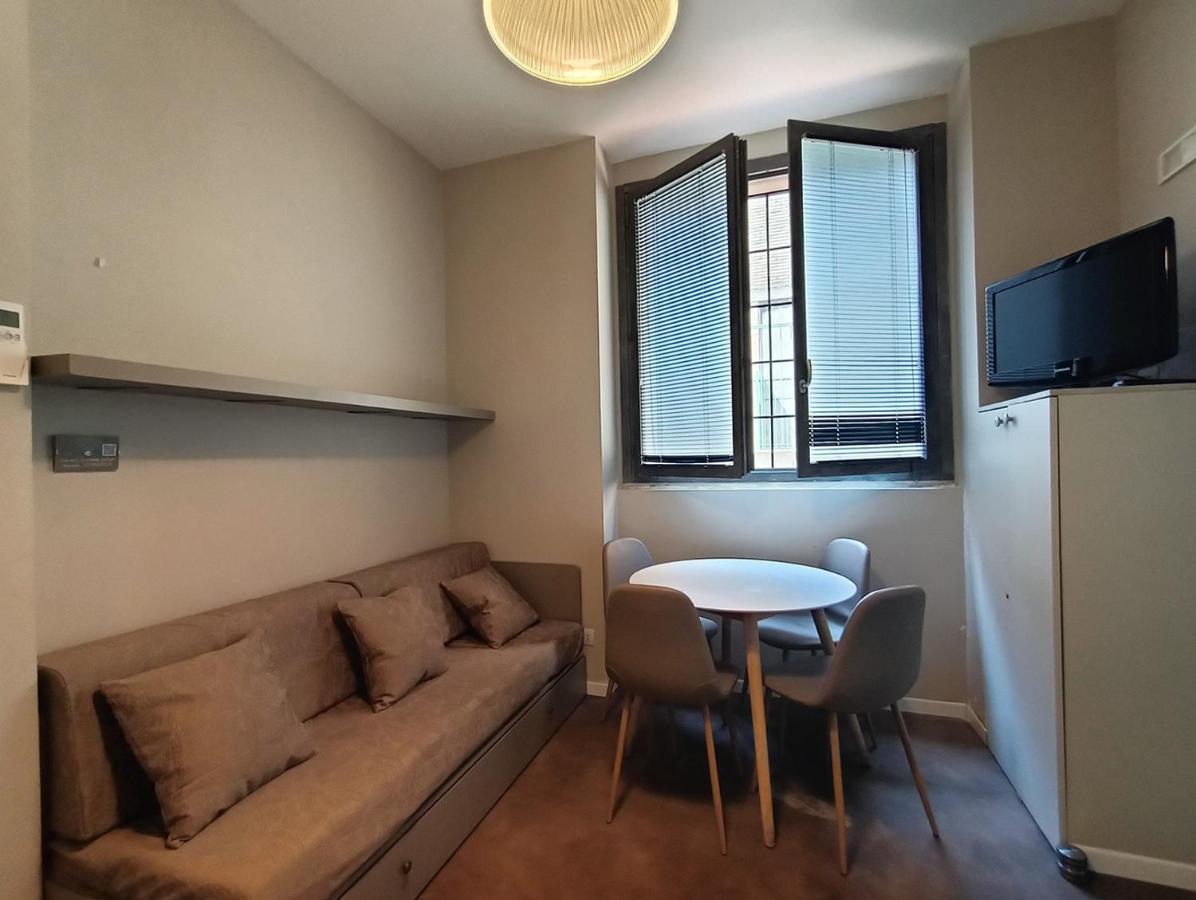 Game House In The Center Apartman Milánó Kültér fotó