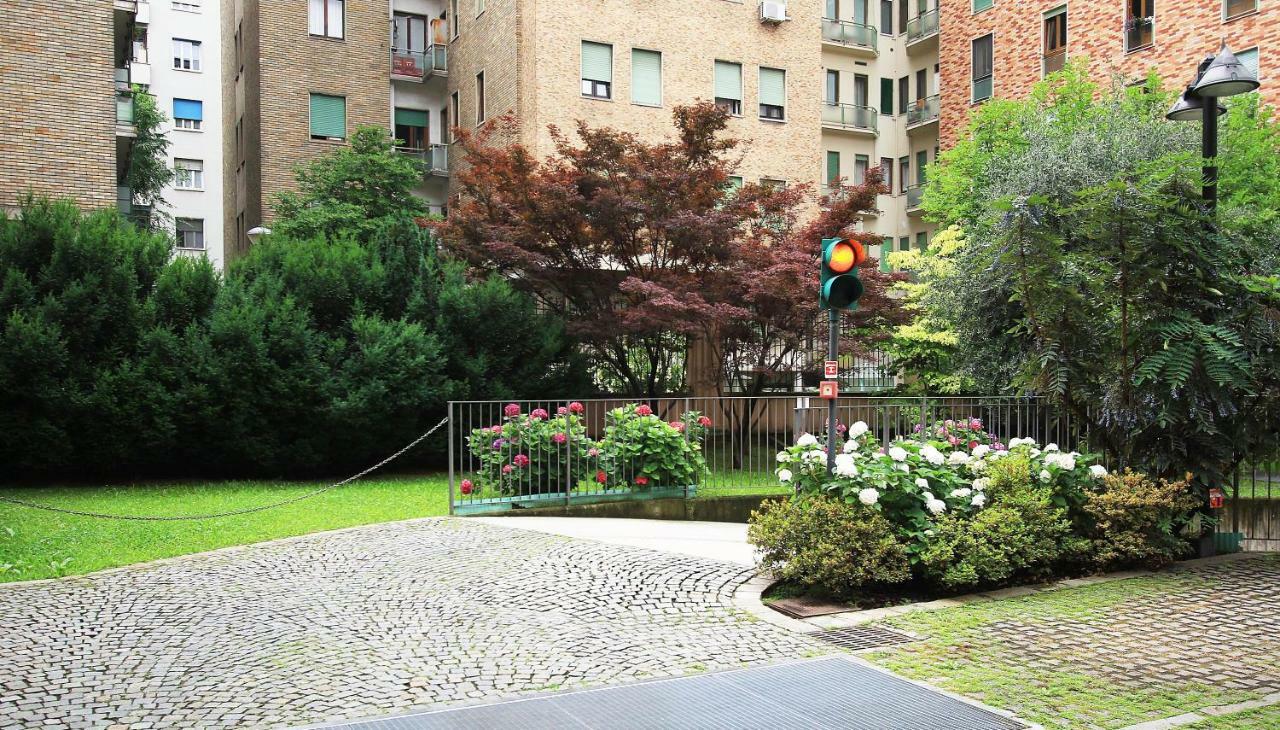 Game House In The Center Apartman Milánó Kültér fotó